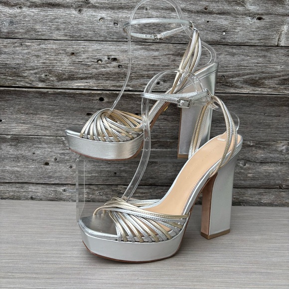 Veronica Beard Shoes - VERONICA BEARD
Fletcher Metallic Heel Sandals